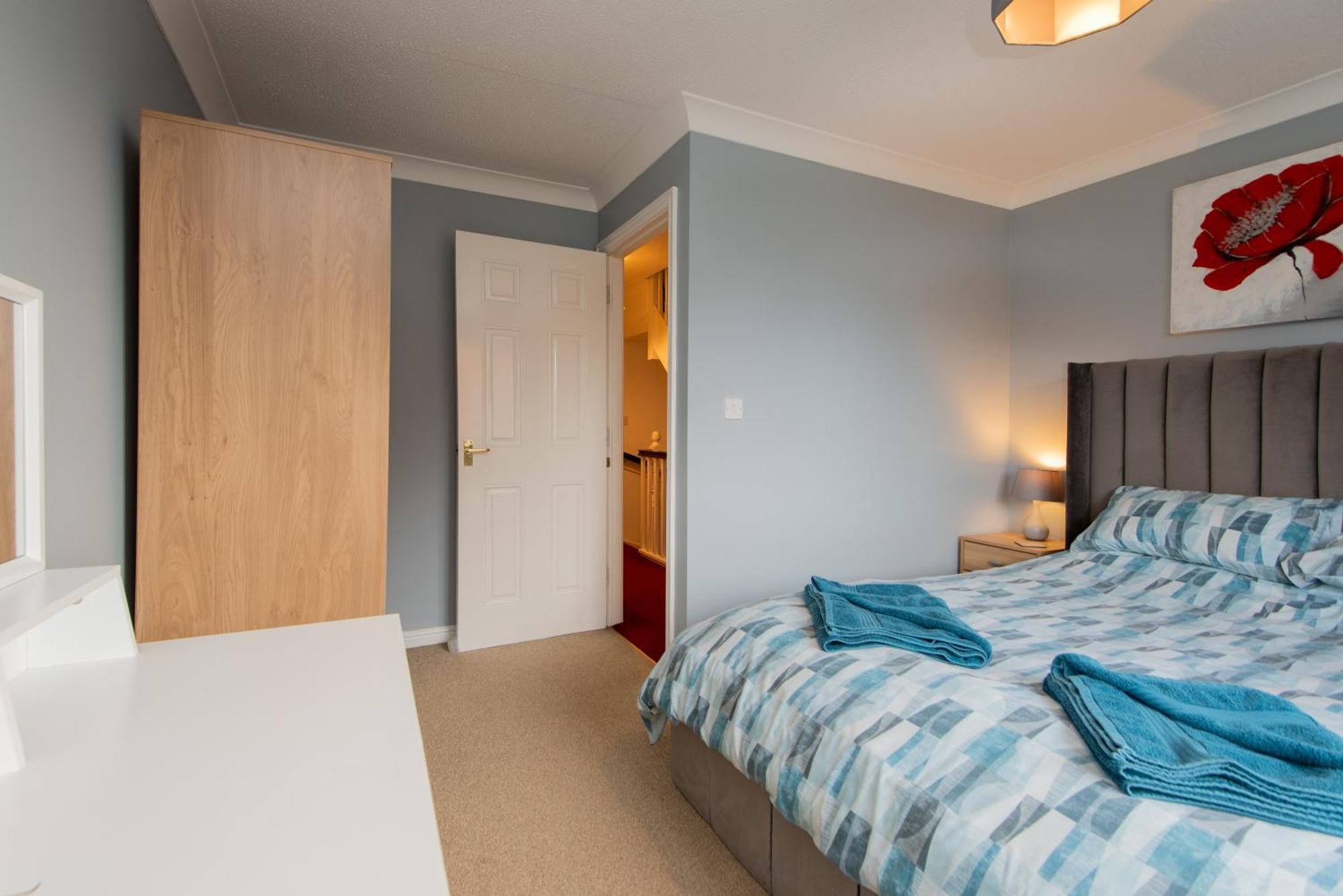 Cosy 3 Bedroomed On 3 Floors *