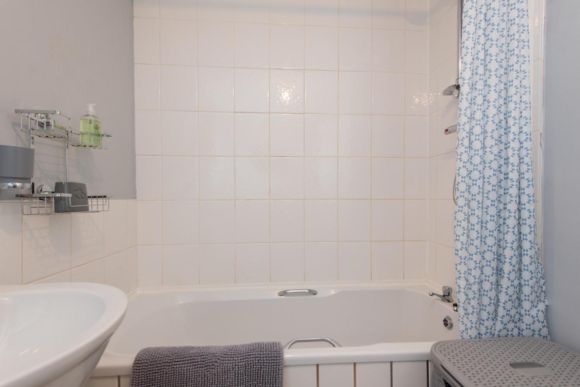 Holiday home Cosy 3 Bedroomed On 3 Floors *