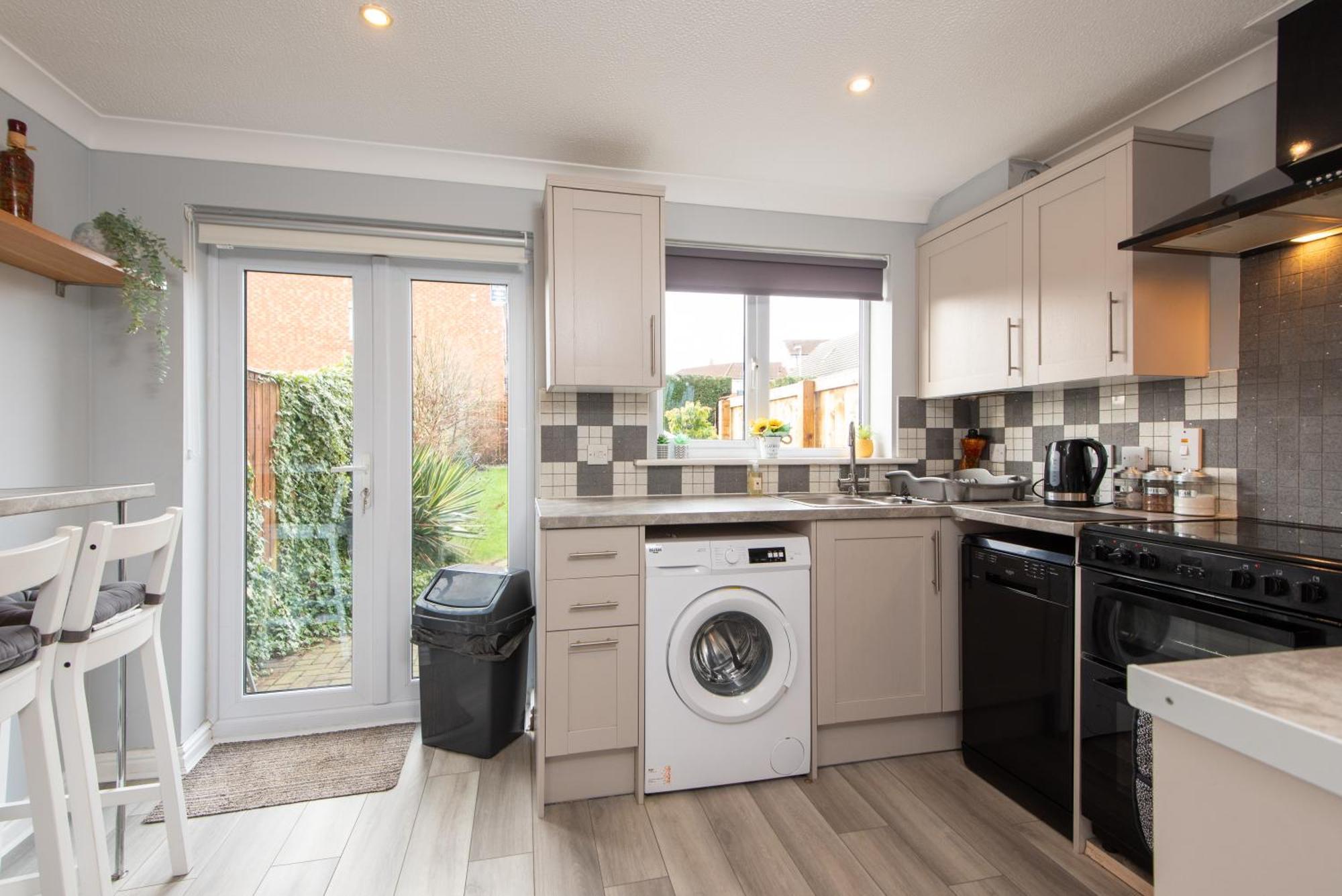 Cosy 3 Bedroomed On 3 Floors *